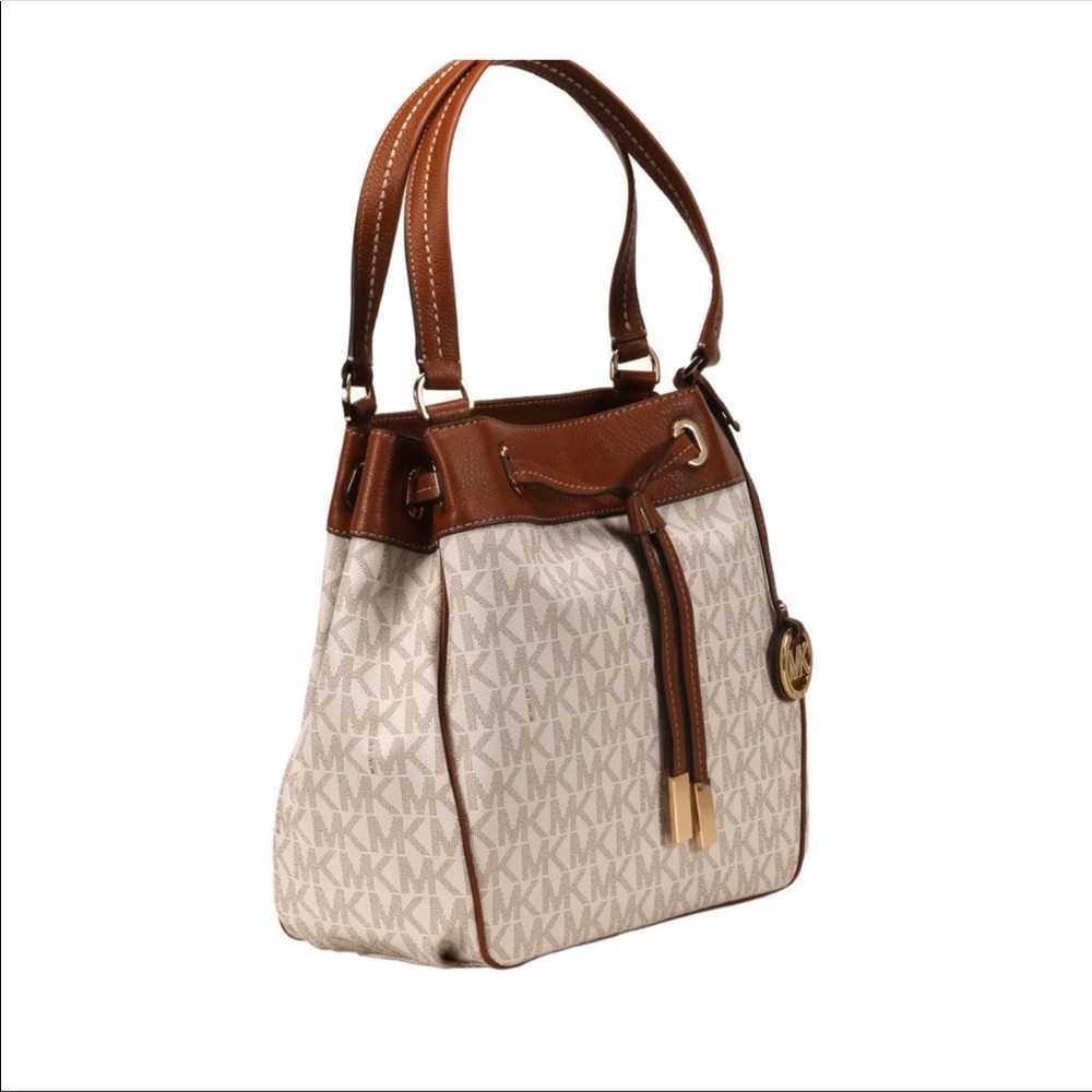 Micheal Kors Marina Signature Large Bucket Bag